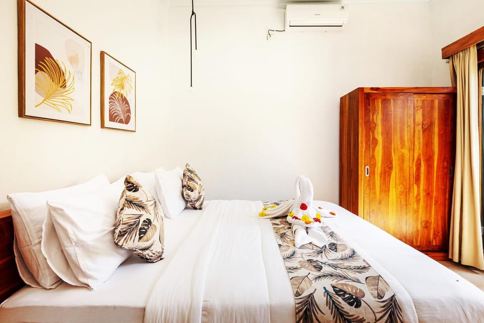 Bed, Photo of the whole room, Bedroom, air conditioner