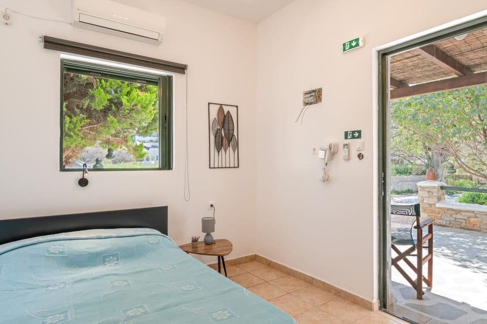 Property building, Living room, Bedroom