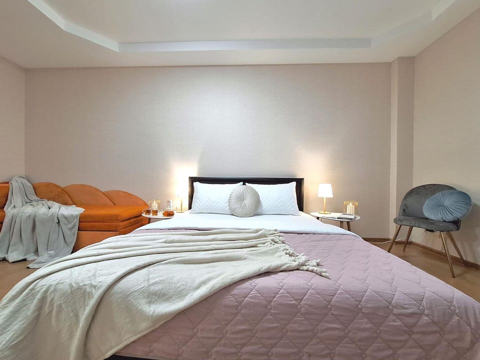 Bed, Photo of the whole room, Bedroom