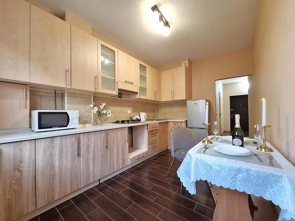 Coffee/tea facilities, Kitchen or kitchenette, Dining area, microwave, minibar, oven, pet friendly, stove