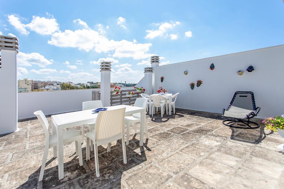 View (from property/room), Balcony/Terrace, Dining area