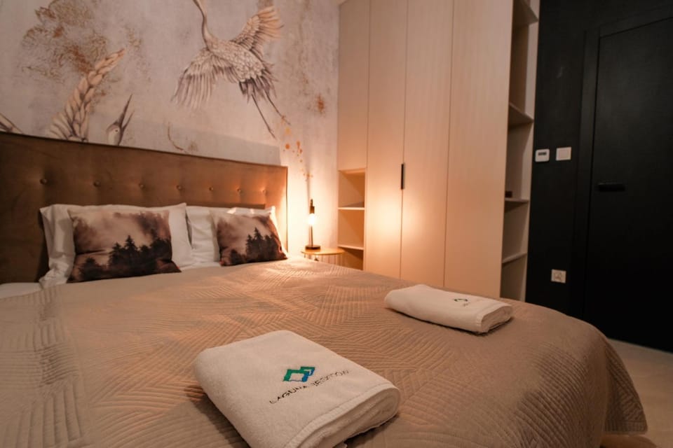 Bed, Bedroom, towels, wardrobe