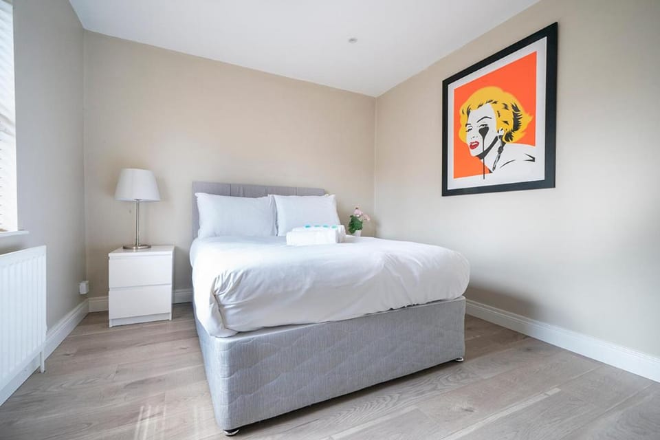 Pop Hollywood - Hip 2bd Ap - Gold Short Term Stays Apartment in Belfast