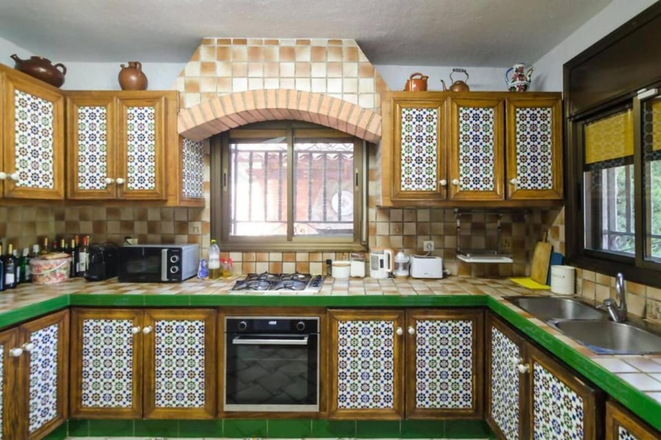 Kitchen or kitchenette, oven, pet friendly, stove, toaster