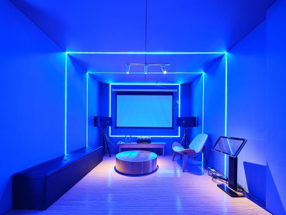 Karaoke, Internal: Not applicable to any particular room