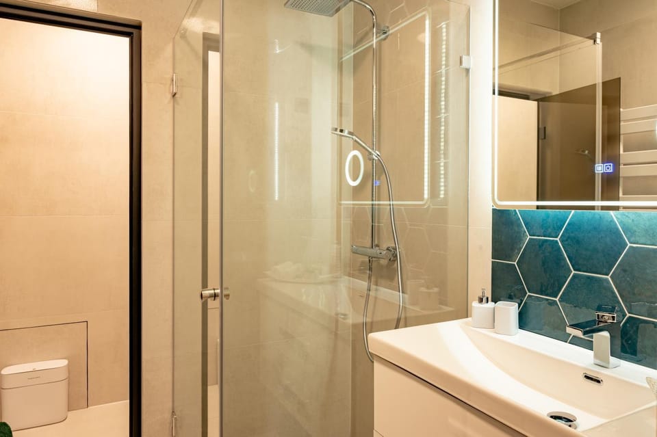 Shower, Toilet, Bathroom