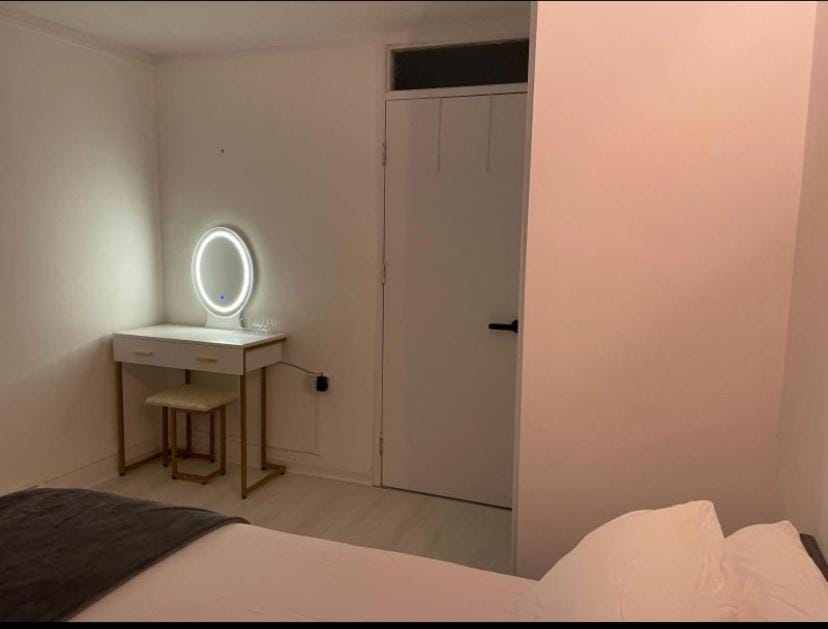 Best Chelsea home for females only Vacation rental in London