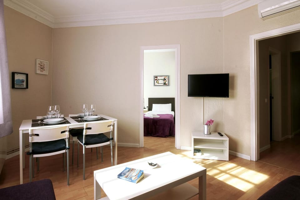 Living room, Seating area, Dining area