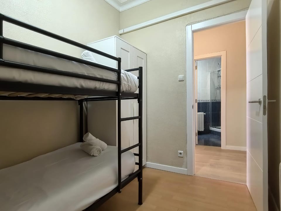 Bedroom, bunk bed