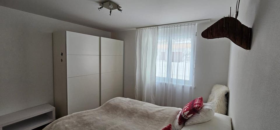 Bedroom, towels