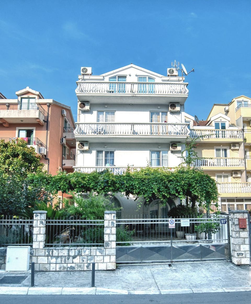 Property building, Balcony/Terrace