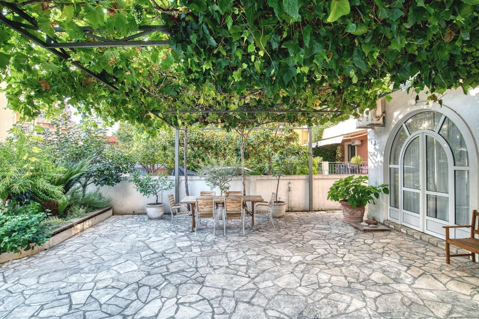 Property building, Patio, Garden, Balcony/Terrace