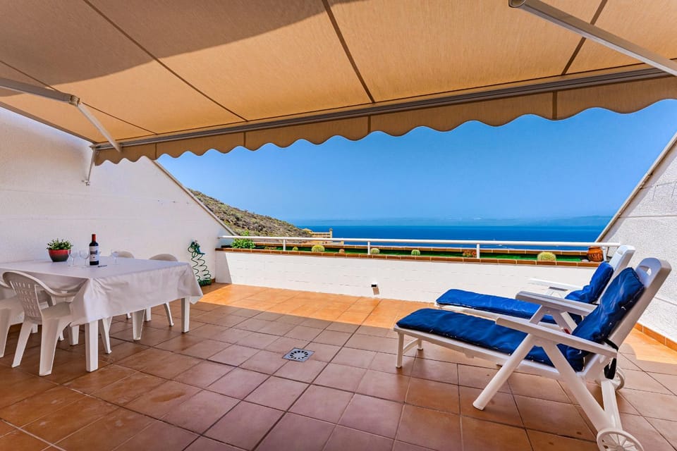 Balcony/Terrace, sunbed