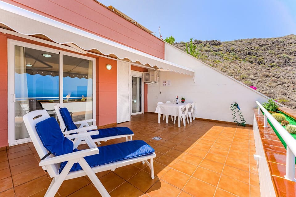 Balcony/Terrace, sunbed