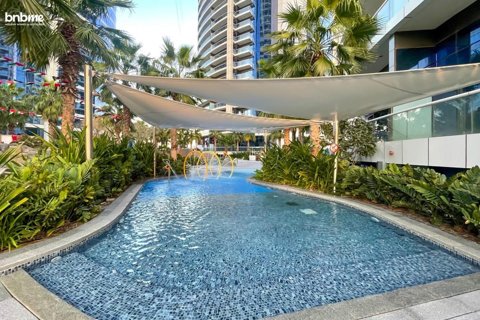 Property building, Day, Swimming pool