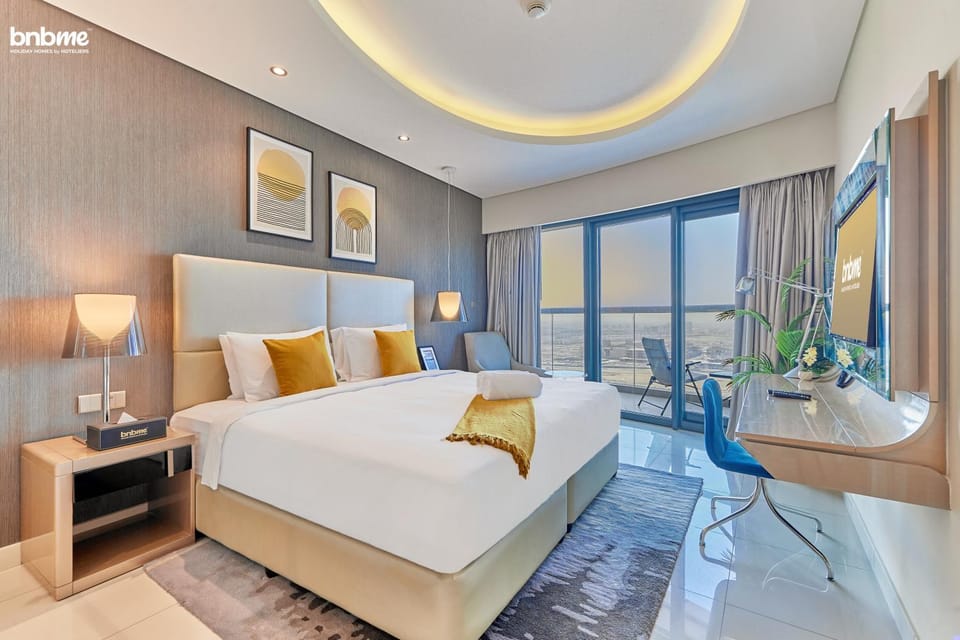 Bed, Photo of the whole room, Seating area, Bedroom