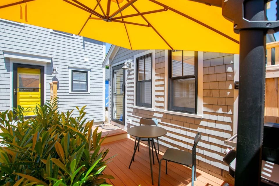 Walk to Beach Shopping and Dining Apartment in Provincetown