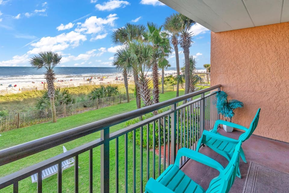 View (from property/room), Balcony/Terrace, Beach