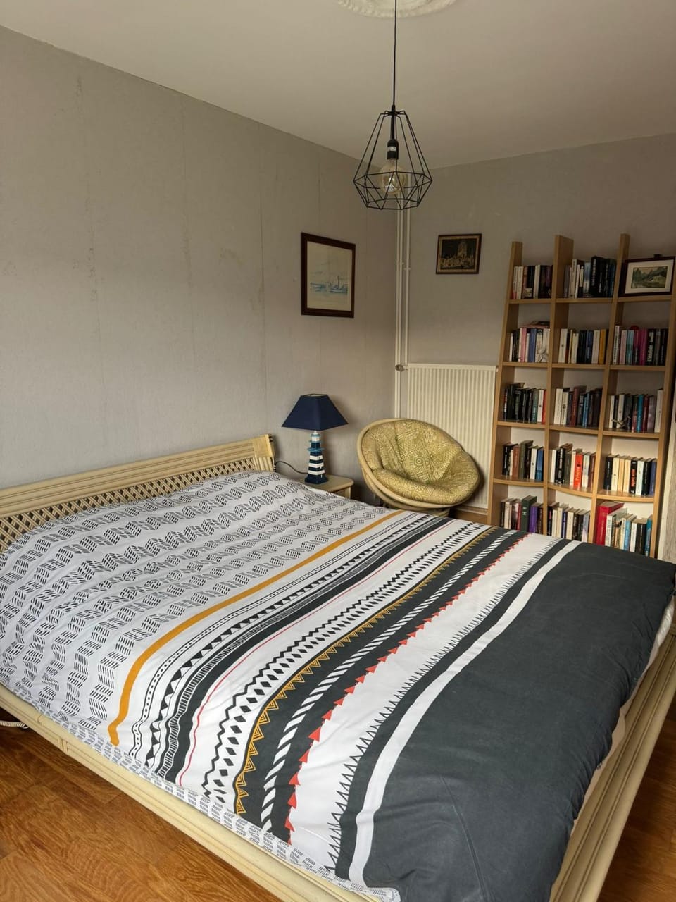 Photo of the whole room, Bedroom