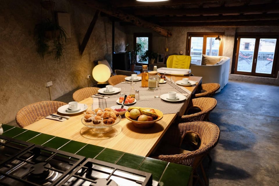 Property building, Kitchen or kitchenette, Living room