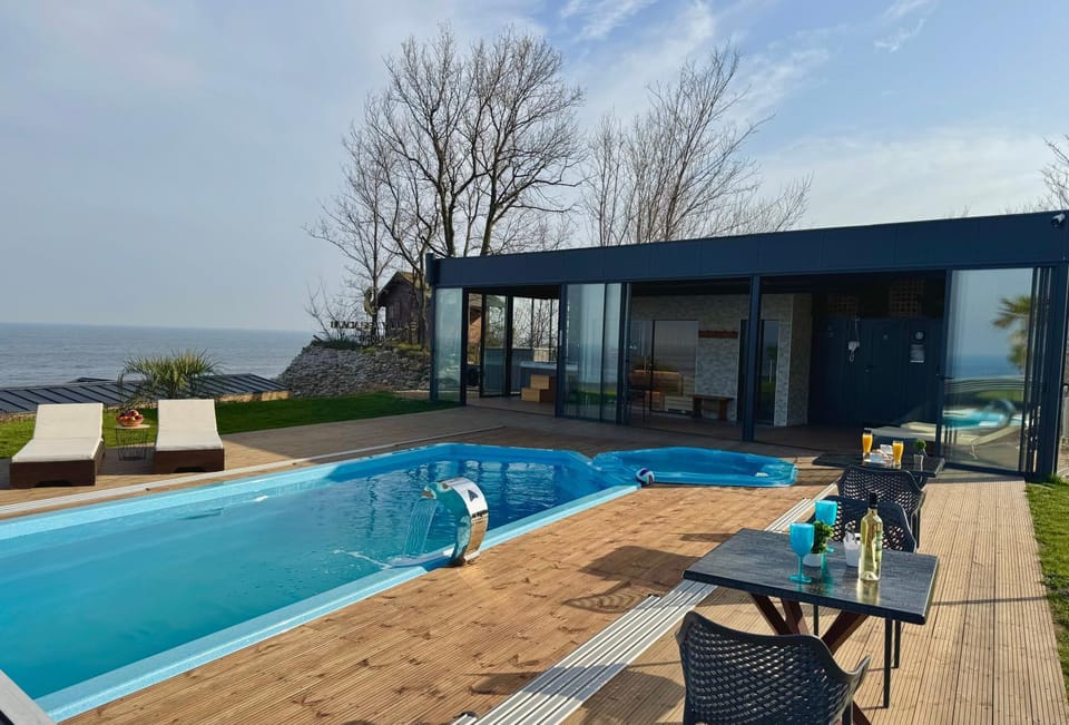 Swimming pool, sunbed
