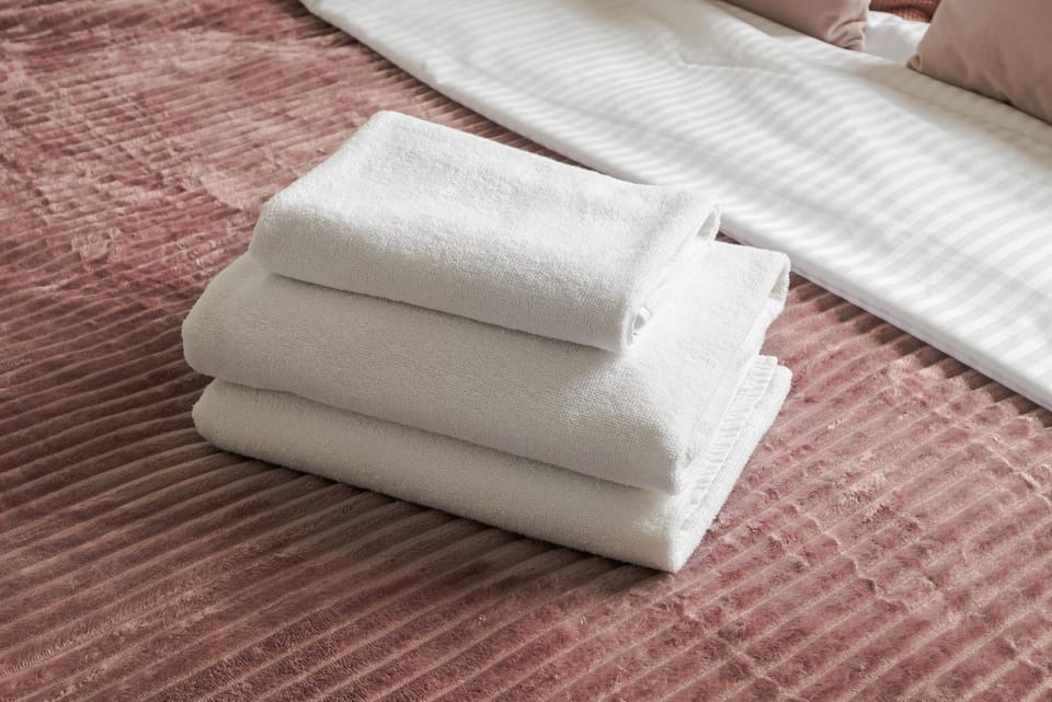 Bed, Photo of the whole room, Bedroom, towels