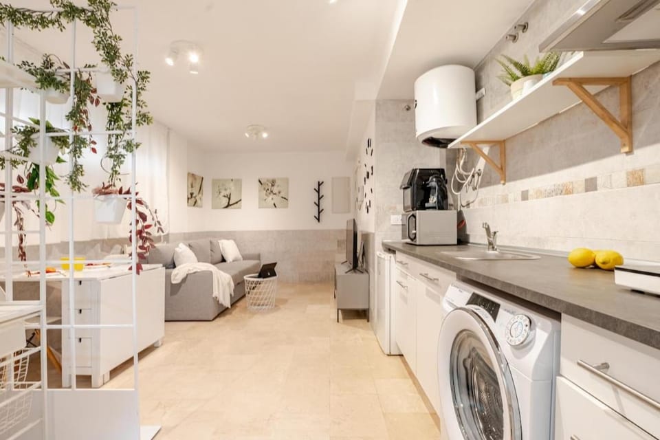 Kitchen or kitchenette, Living room