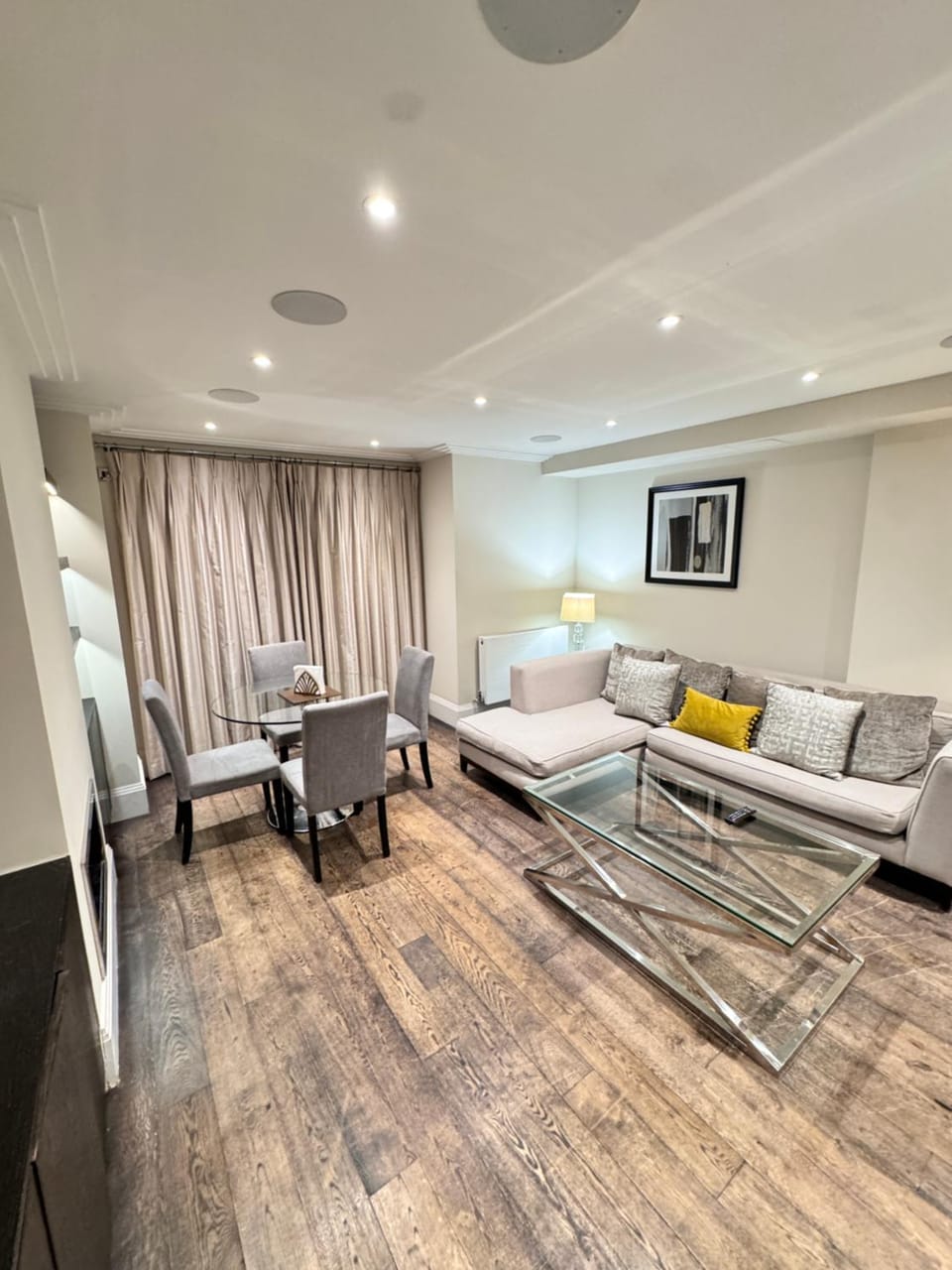 Living room, Seating area
