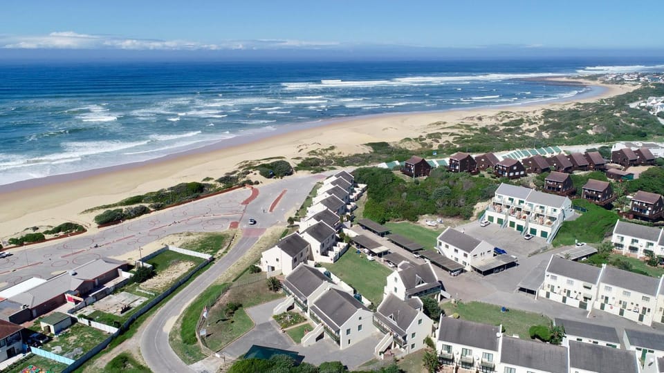 Property building, Neighbourhood, Bird's eye view, Beach, Sea view