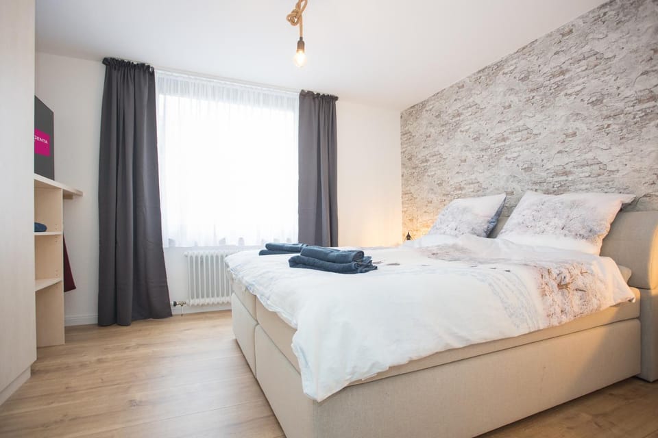 Bed, Photo of the whole room, Bedroom, towels