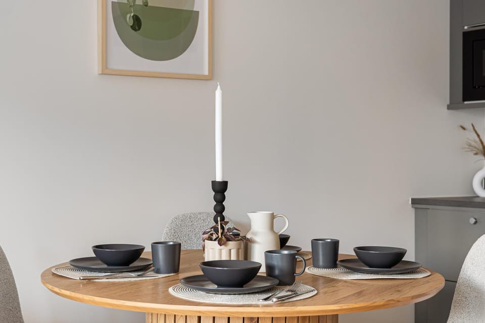 Kitchen or kitchenette, Dining area