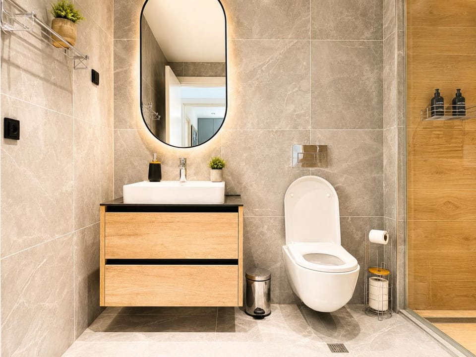 Shower, Toilet, Bathroom