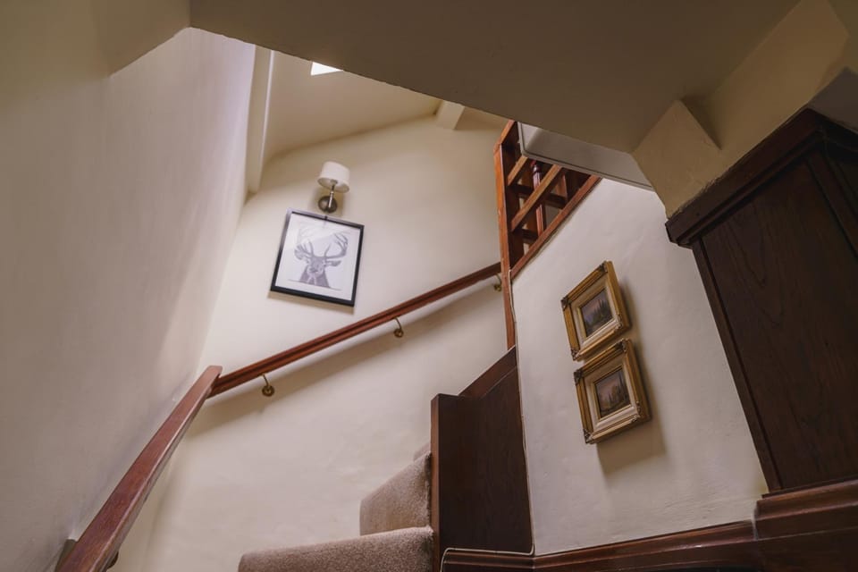 Half Way House, Clappersgate, sleeps 8 House in England