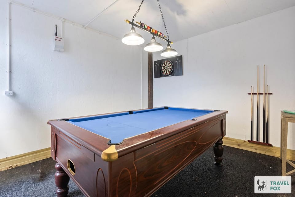 Billiard, Game Room