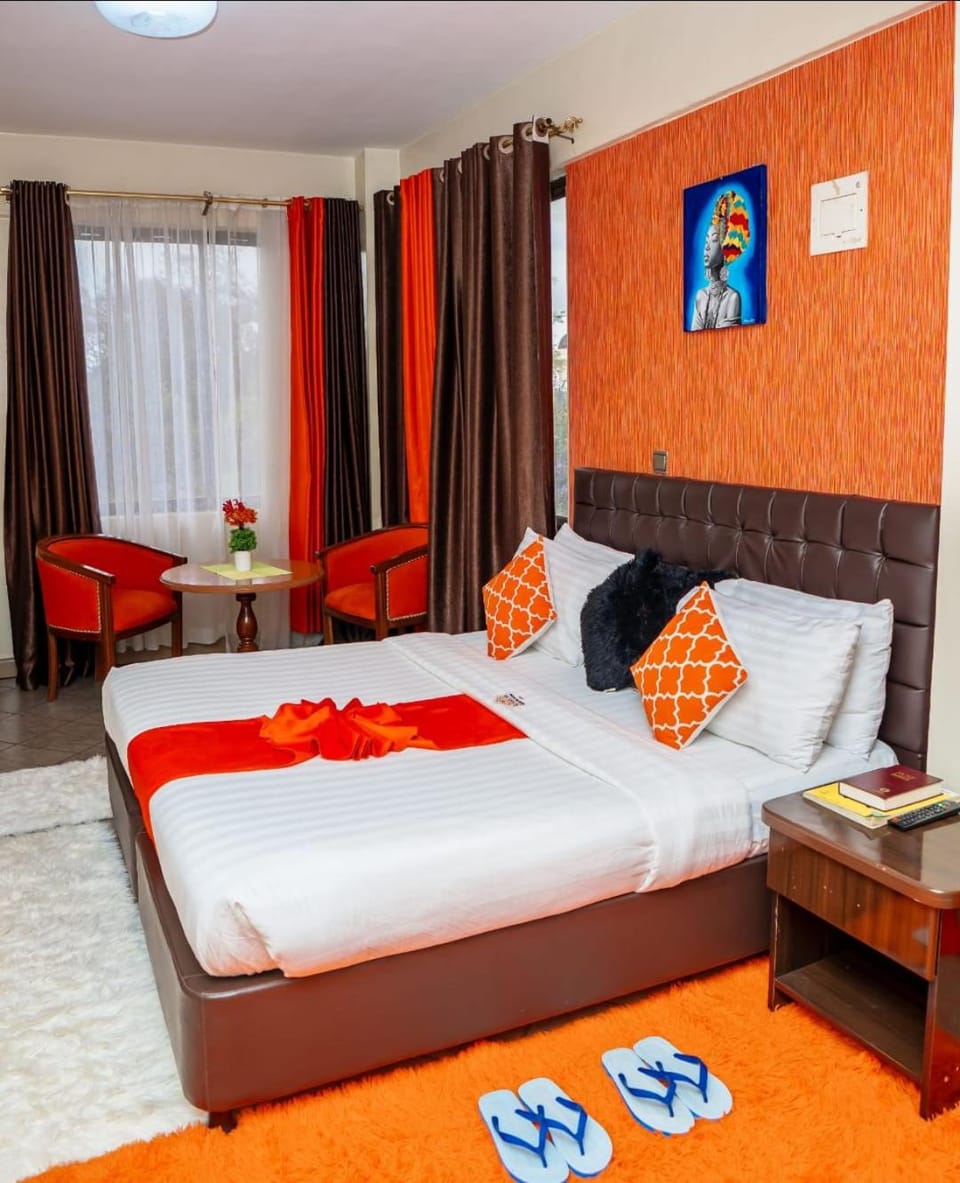 Bed, Living room, Photo of the whole room, Seating area, Bedroom