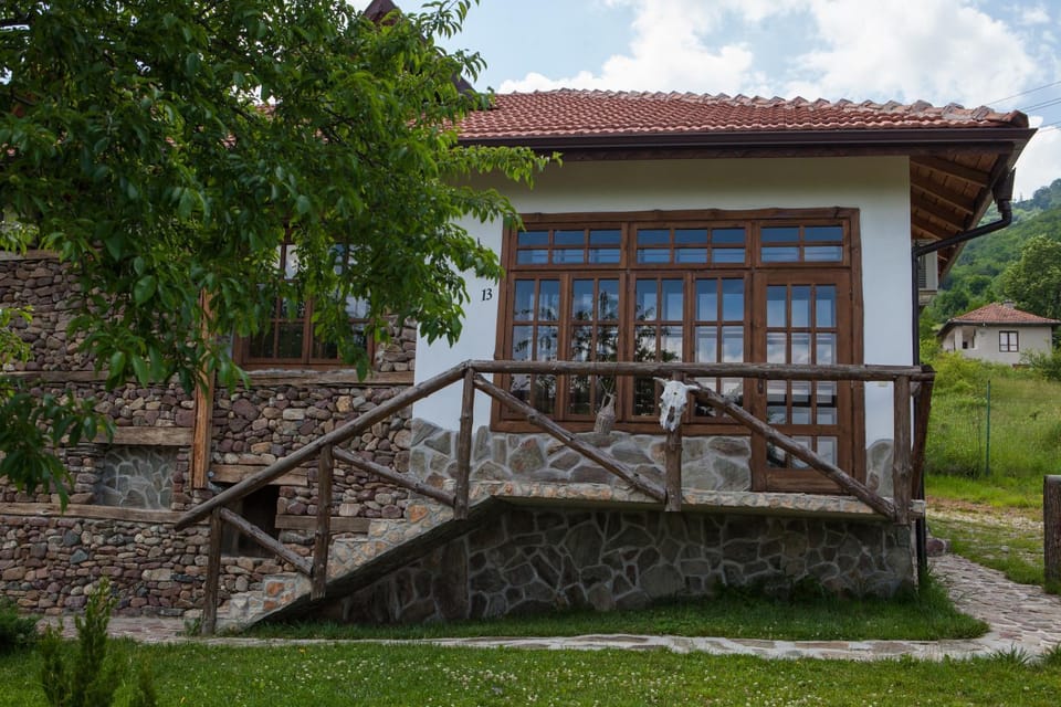 Самостоятелна къща за гости с изглед към планината Вила Марк House in Bulgaria