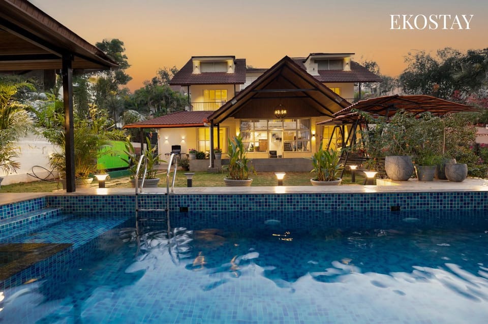 Property building, Pool view, Swimming pool, sunbed