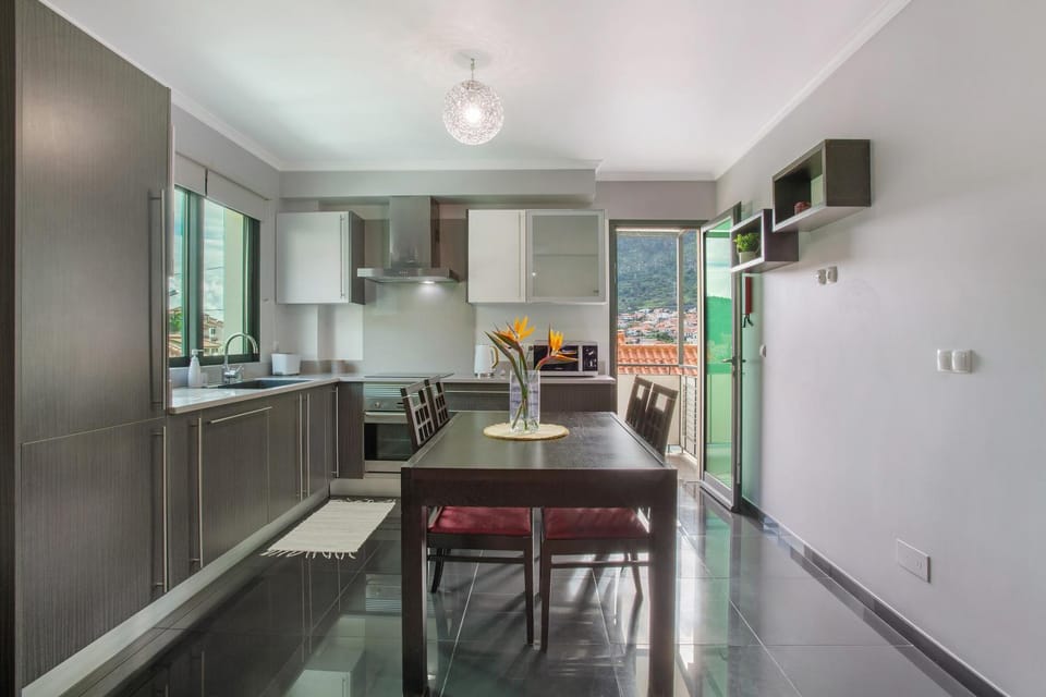 Property building, Kitchen or kitchenette, Living room