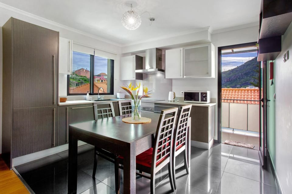 Property building, Kitchen or kitchenette, Living room