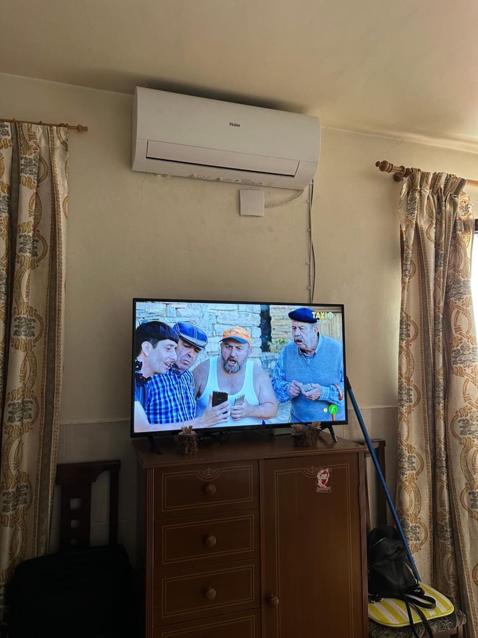 TV and multimedia, Living room, Dining area, air conditioner