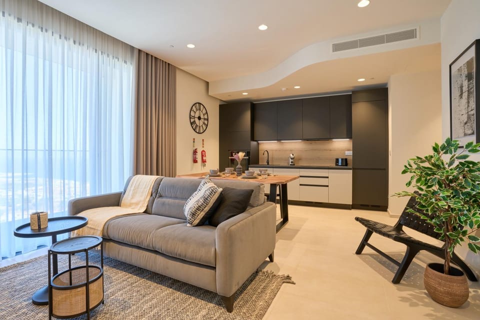 Kitchen or kitchenette, Living room, Seating area, Dining area, oven