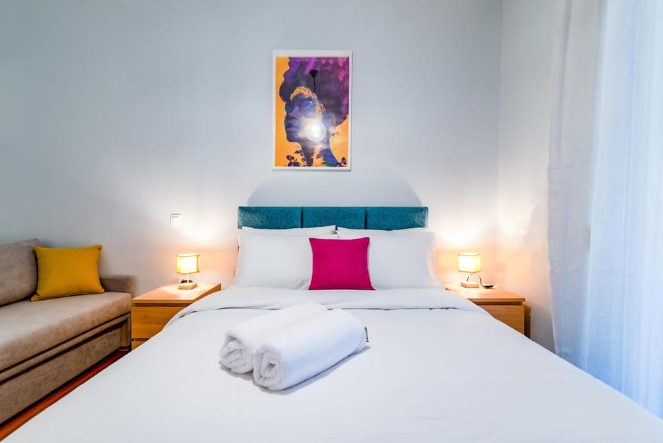 Bed, Bedroom, towels