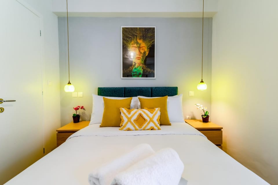 Bed, Bedroom, towels