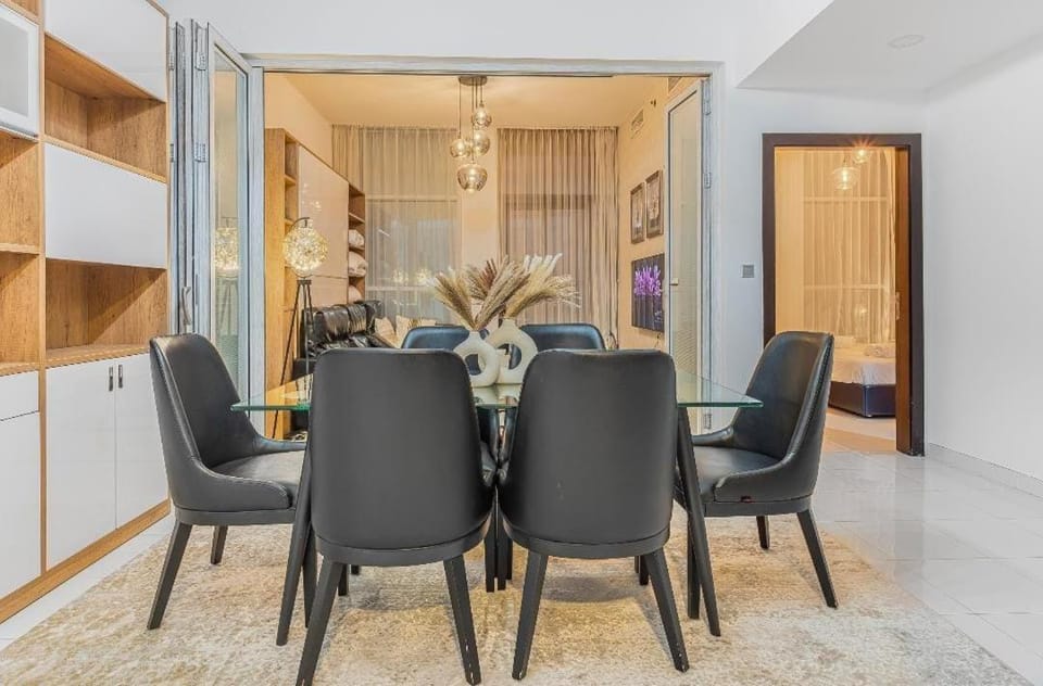 Trendy Fully Equipped Beautiful Apartment for Four near to Metro Apartment in Dubai