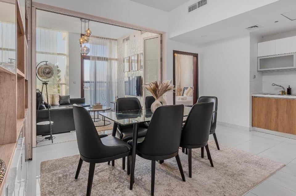 Trendy Fully Equipped Beautiful Apartment for Four near to Metro Apartment in Dubai