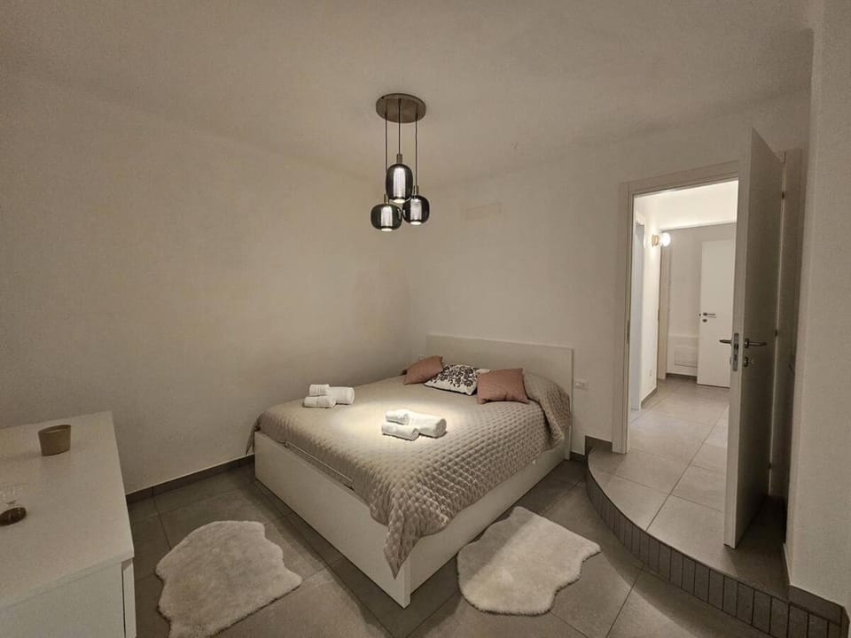 Bed, Bathroom, Photo of the whole room, Bedroom, towels