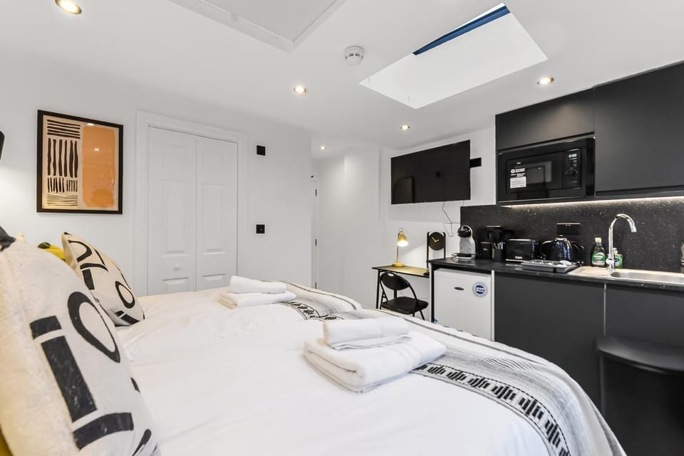 Bed, Coffee/tea facilities, Kitchen or kitchenette, Bedroom, minibar, stove, toaster, towels