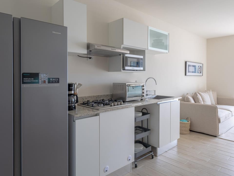 Kitchen or kitchenette, microwave, pet friendly, stove, toaster, kitchen, air conditioner