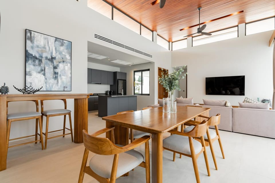 Living room, Seating area, Dining area