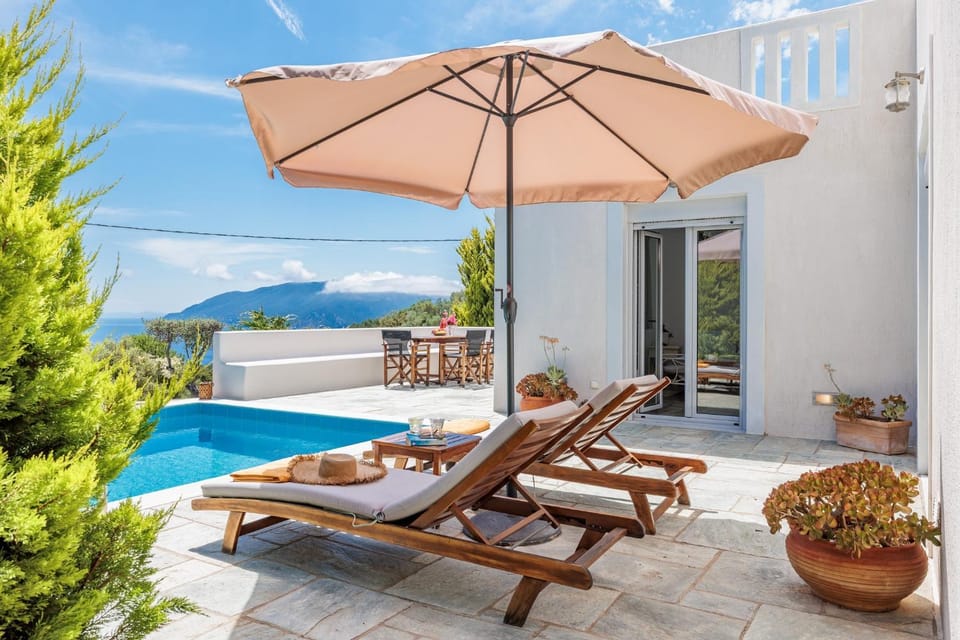 Pool view, Swimming pool, sunbed